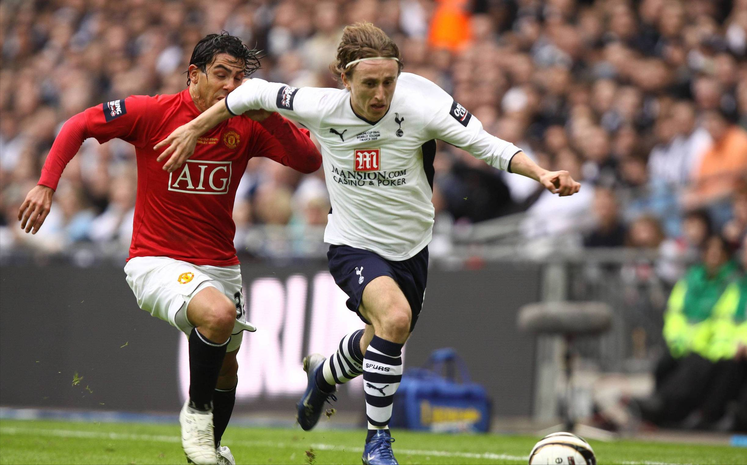 皇马险胜巴萨,莫德里奇梅开二度英超 皇马险胜巴萨,莫德里奇梅开二度英超