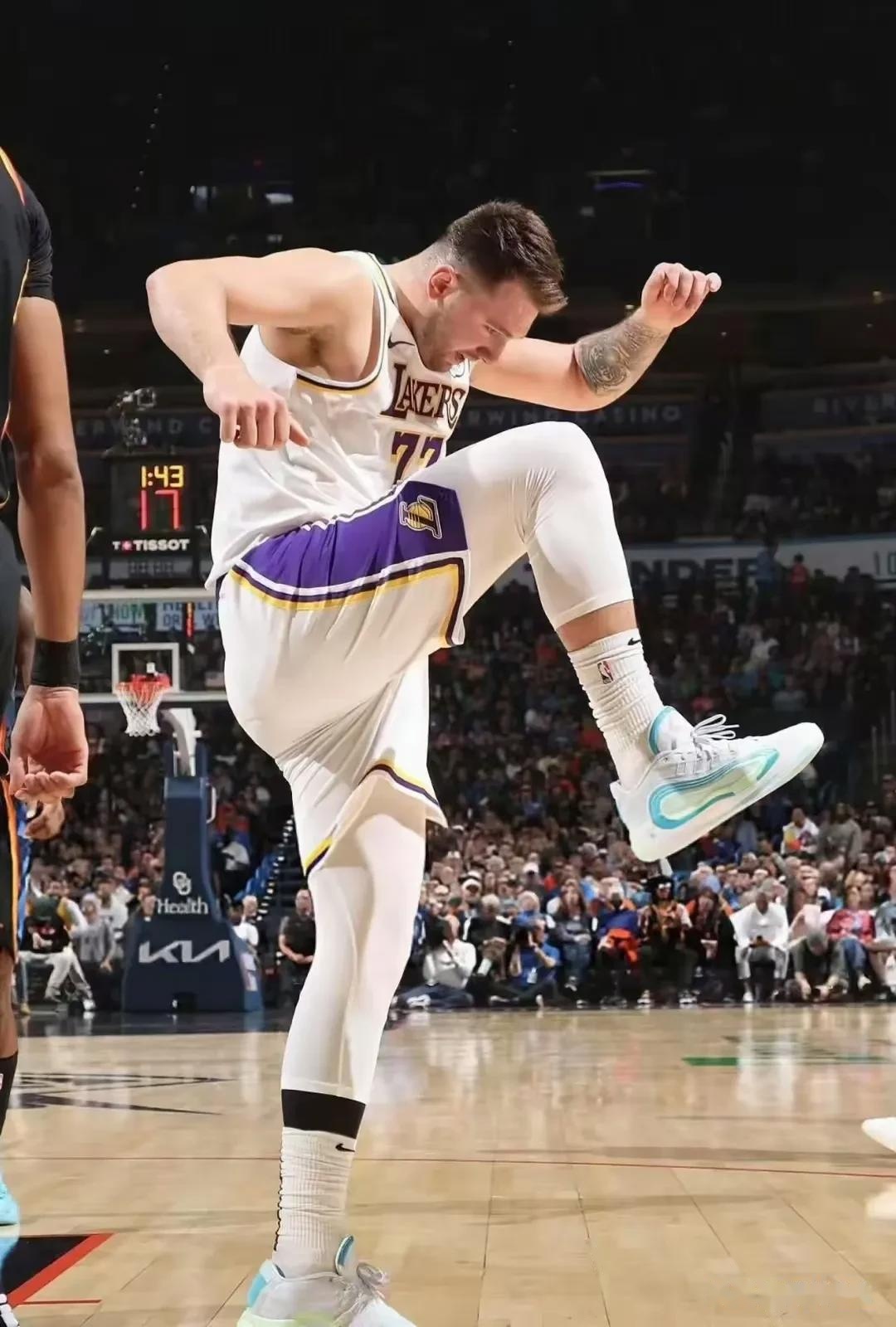 sport-湖人鏖战魔术,巴恩斯送出助攻